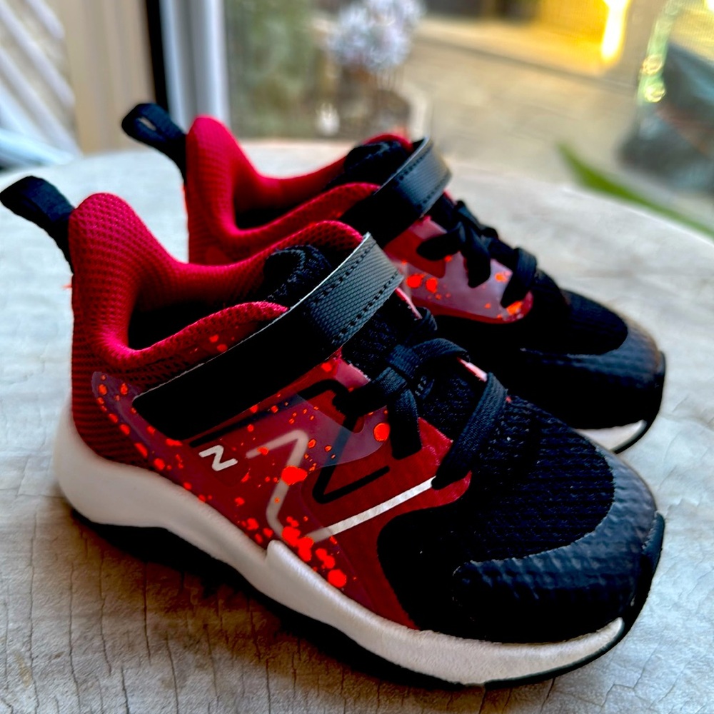 Like new New Balance toddler shoe SZ 6.5